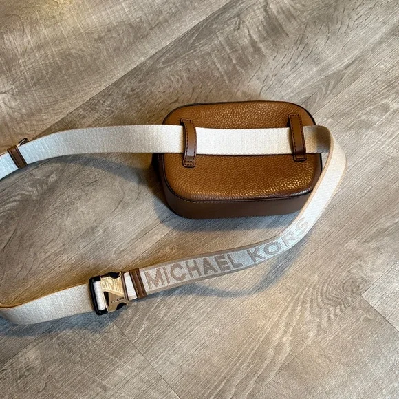 Michael Kors Brown Belt Bag with Cream Strap. Jet set pebble leather belt bag - Picture 4 of 5